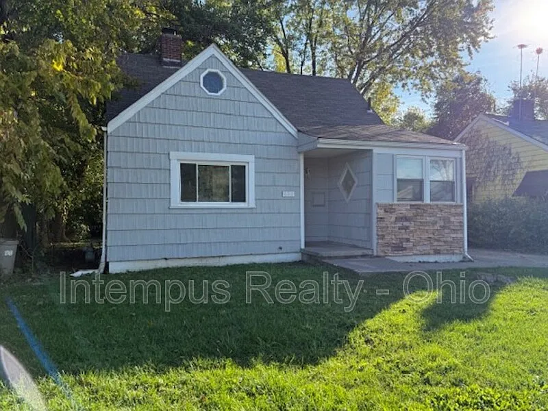 3 bed, 1.0 bath, 1608 sqft, $1,297 — Photo 2