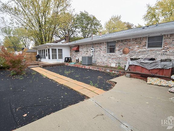 3rd image of 4909 N Tillotson Ave