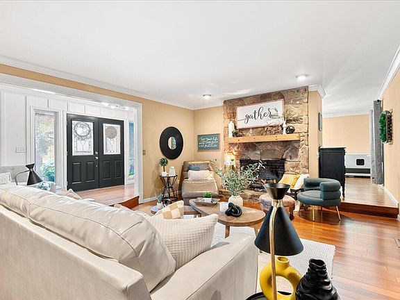 5th image of 1211 Forest Circle Dr