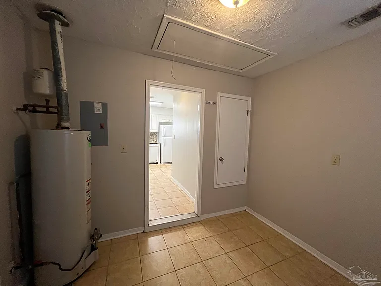 842 Amberway Dr — Photo 10