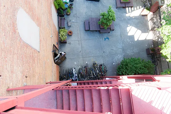 Rented by Nooklyn NYC LLC | media 31