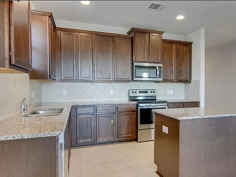 240 La Escalera Dr — Photo 10