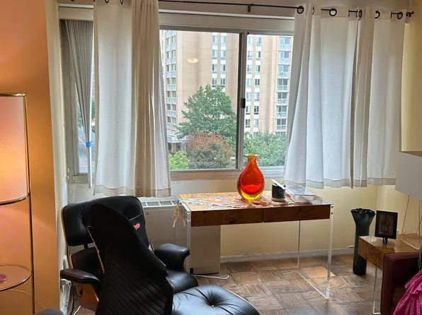 4515 Willard Ave APT 1118S, Chevy Chase, MD 20815