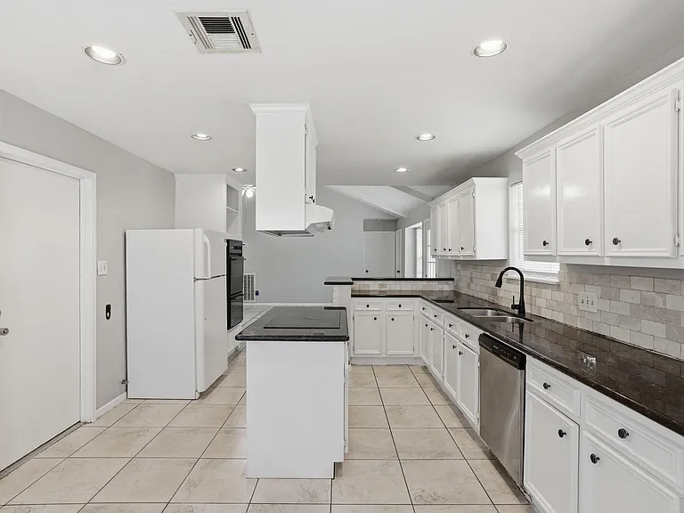 5111 Crystal Bay Dr — Photo 3
