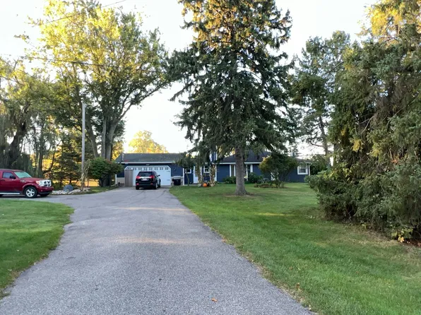 568 Leonard St NW, Grand Rapids, MI 49534