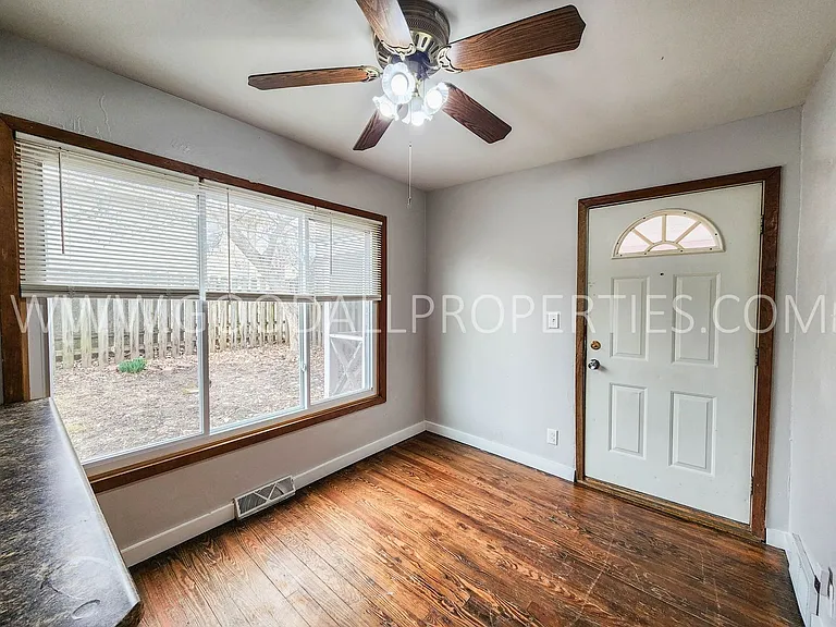106 E Bell Ave — Photo 7