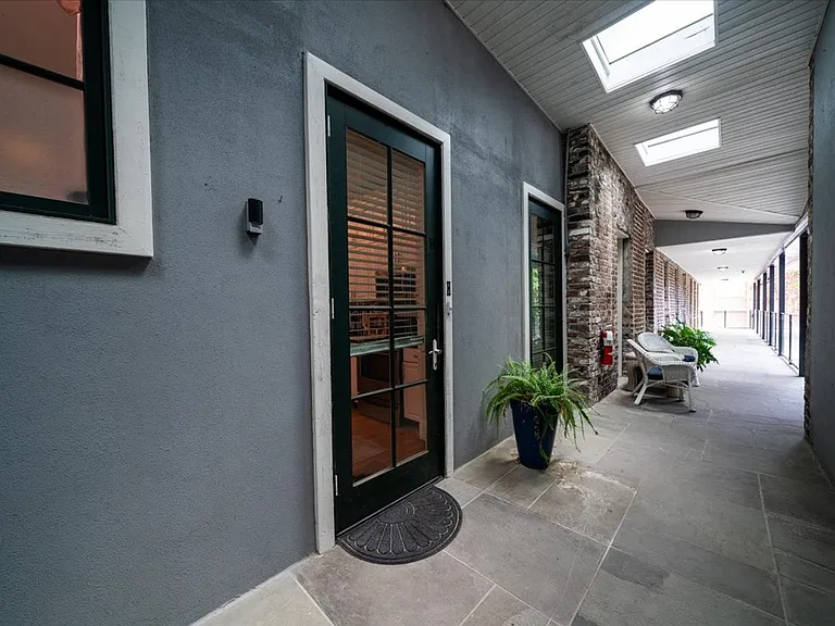 348 King St #H — Photo 1