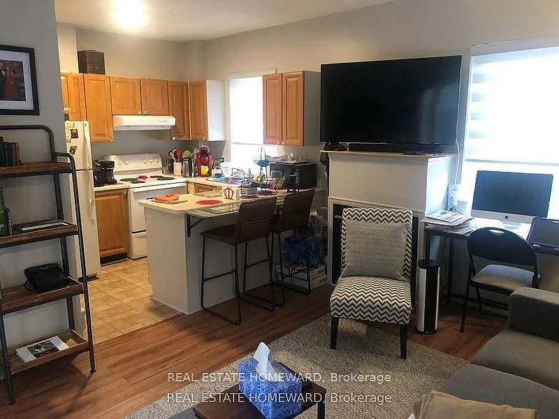 2196 Queen St E photo 1