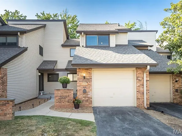 1743 Russet Valley Dr, Saint Louis, MO 63146