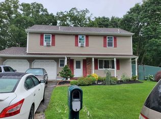43 Leaf Ave, Central Islip, NY 11722