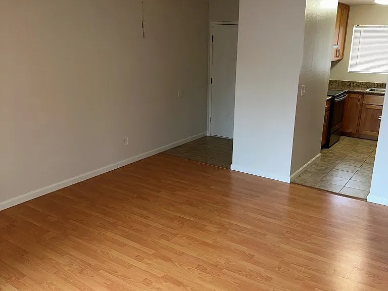 900 Alvarez Ave #8 — Photo 3
