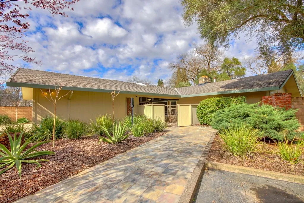 1682 Del Dayo Dr photo 1