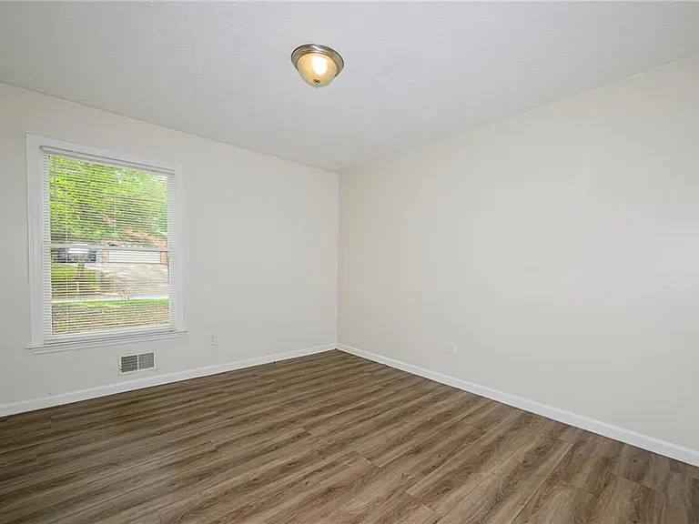 2100 Whitebluff Way — Photo 28