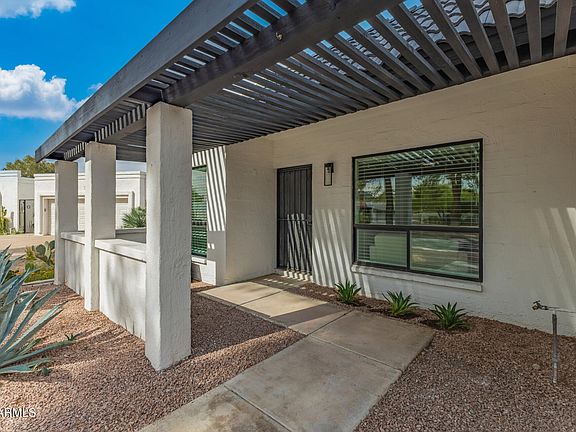 5th image of 516 E PIPING ROCK Road