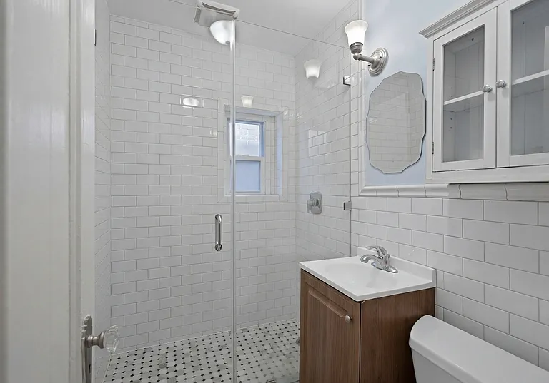 200 Hudson St #4R — Photo 9