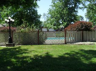 129 Village Dr APT 1, Carbondale, IL 62902