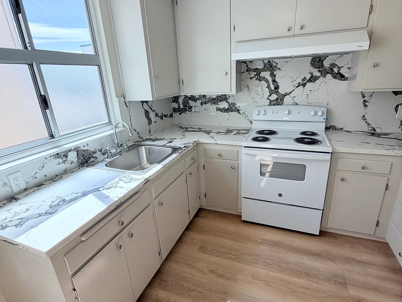 2 bed, 1000 sqft, $5,400 — Photo 1