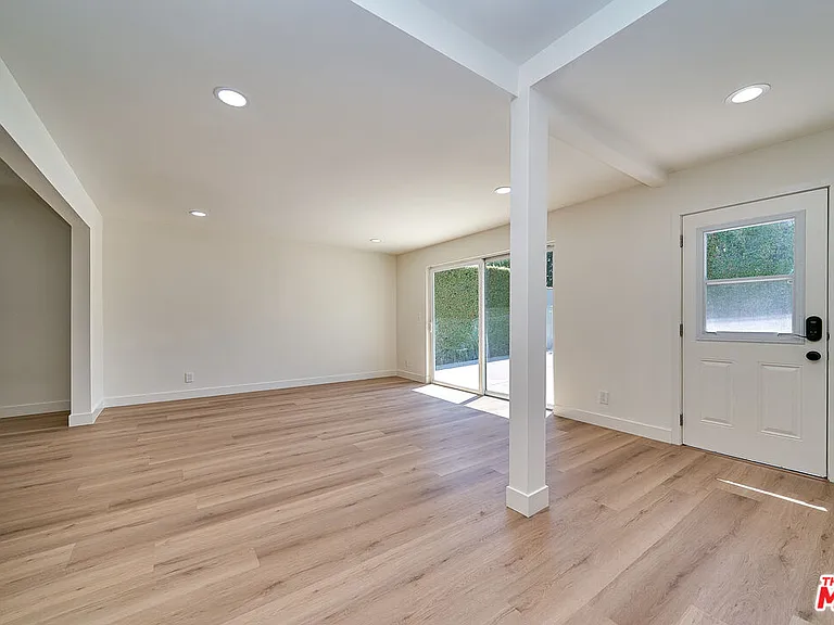 347 S Highland Ave — Photo 10