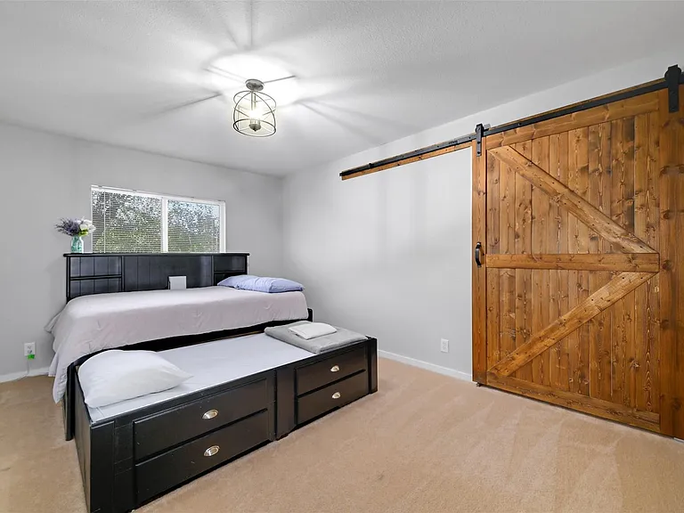 610 Duke Bnd — Photo 18