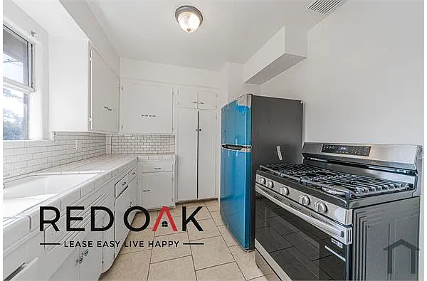 Building Photo - 3334 W 83rd St #3334