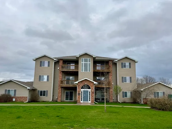 2706 Triple Crown Ln Unit 1, Iowa City, IA 52240