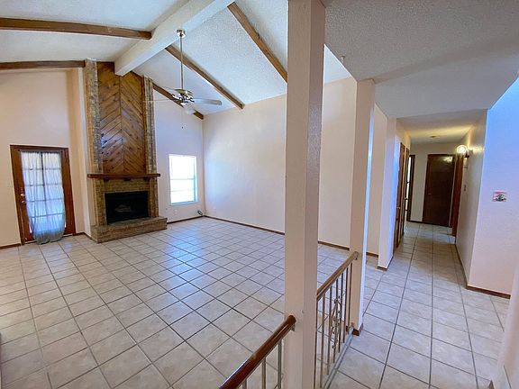 5th image of 4716 Maureen Cir