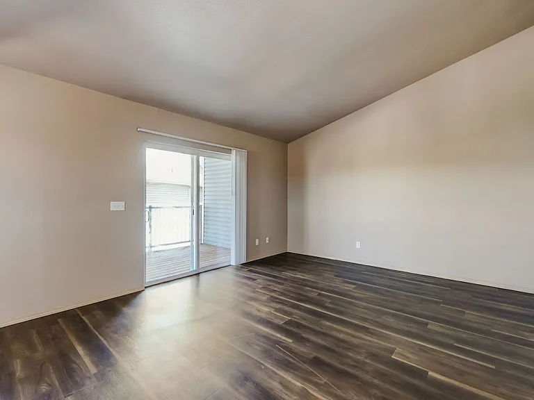 Gateway Village Apartments — Photo 47