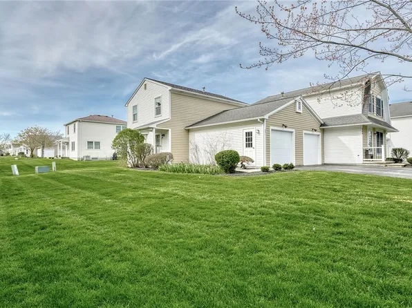 291 Deerhurst Ln, Webster, NY 14580