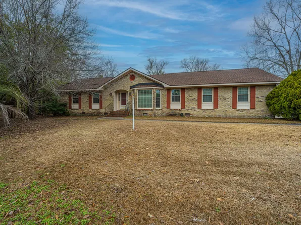 100 Hounds Run, Goose Creek, SC 29445