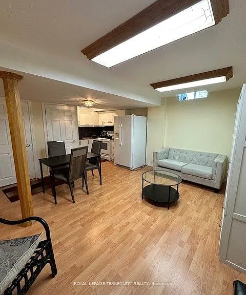 16 Royal Chapin Cres — Photo 6