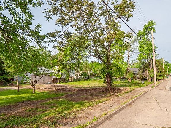 4th image of 211 A St