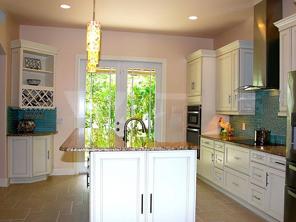 Kitchen 3 : Back doors fill the room with light. Dry bar in left corner.