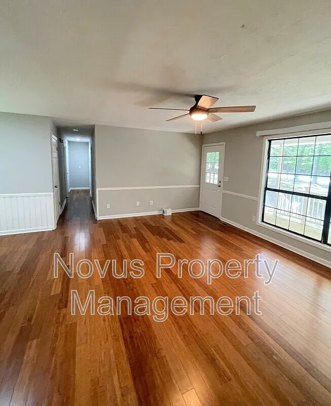 3 bed, 2.0 bath, 1144 sqft, $1,695 — Photo 4