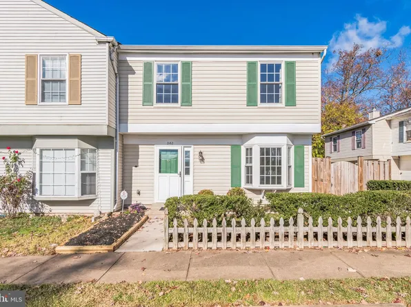 2162 Mager Dr, Herndon, VA 20170