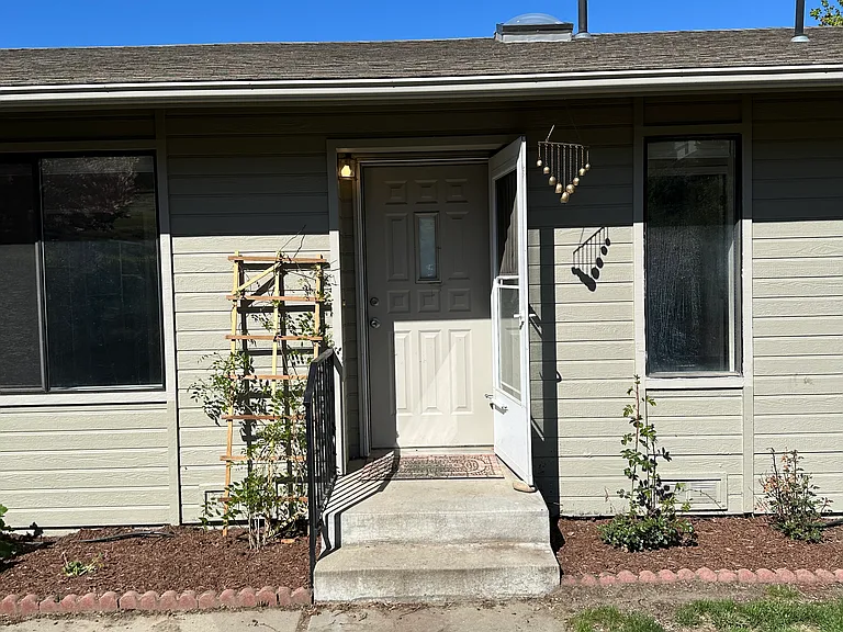 331 23rd St NE — Photo 80