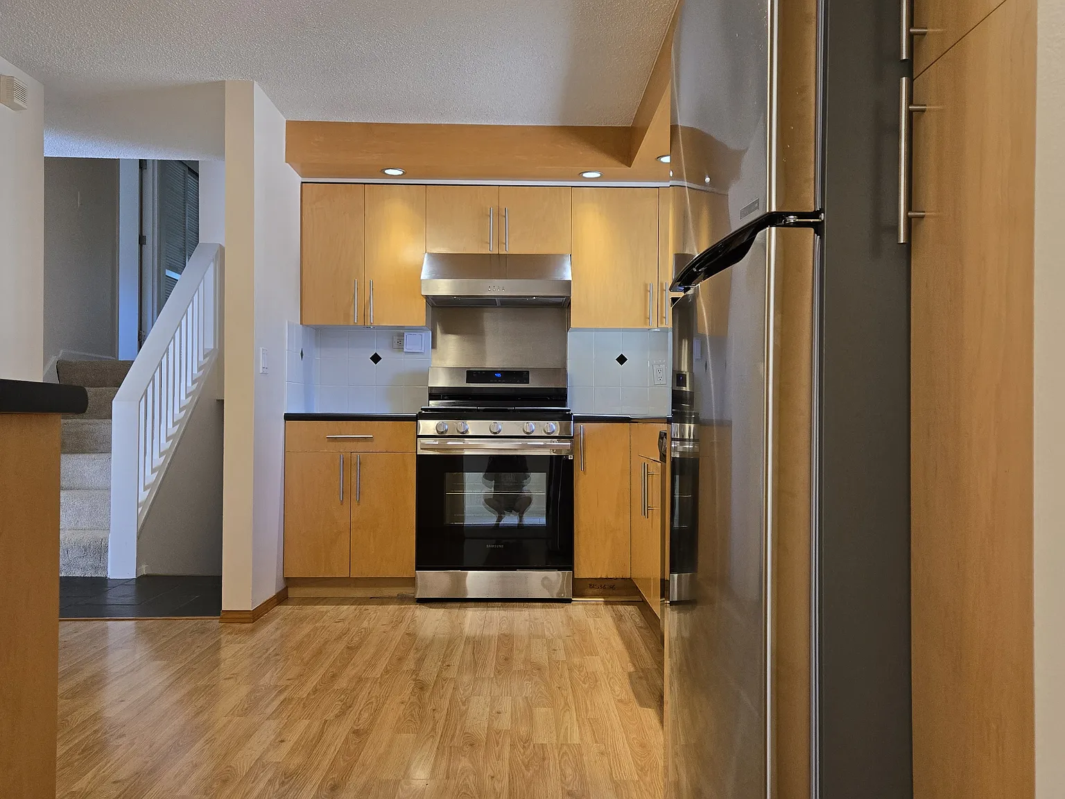4 bed, 2200 sqft, $4,400 — Photo 4