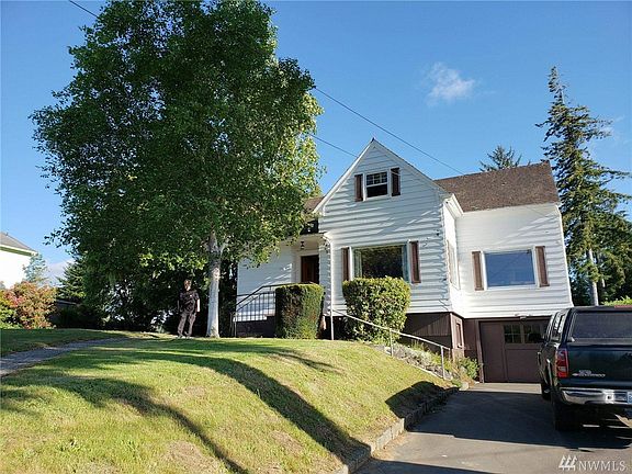 3rd image of 738 Cowlitz St E