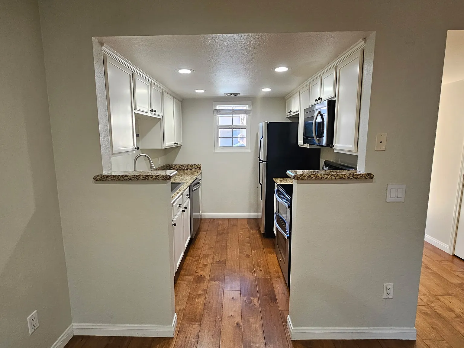 2 bed, 1036 sqft, $3,200 — Photo 3