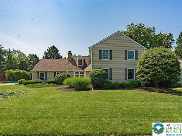 4984 Meadowview Dr, Macungie, PA 18062