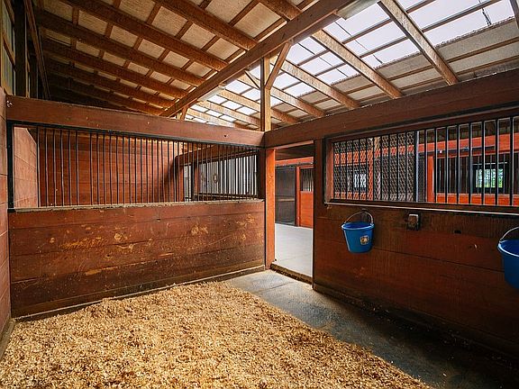 12 x 15' stalls with mats