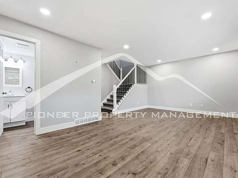 1827 Quail St #10 — Photo 4