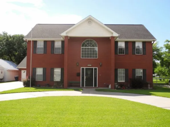 6950 Howe St, Groves, TX 77619