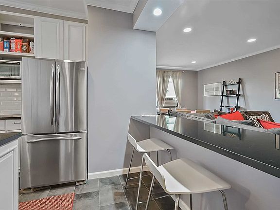 3rd image of 6960 108th St APT 512