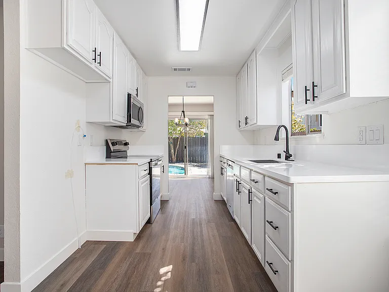 7196 Tamarack Dr — Photo 8