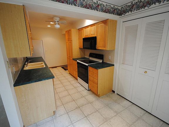 4th image of 3406 Pine Grove Dr #17