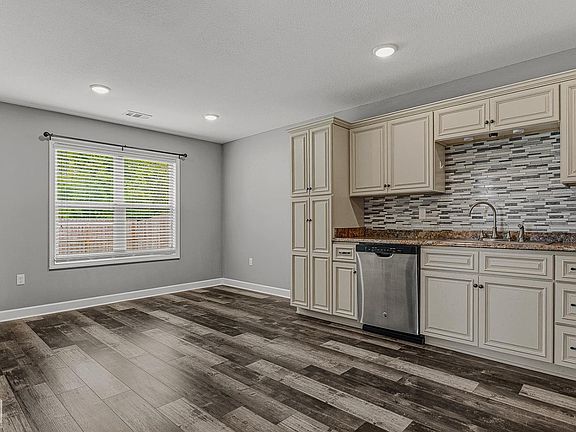 5th image of 3871 Turfway Dr