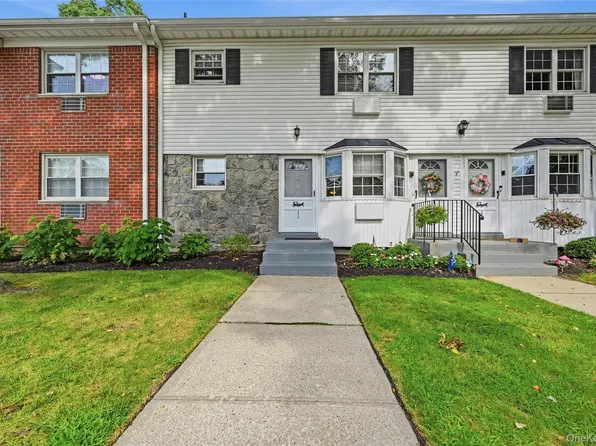 2310 Wilshire Lane #2310, Oakdale, NY 11769