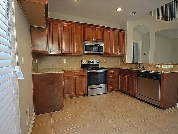3 bed, 1817 sqft, $2,695 — Photo 4