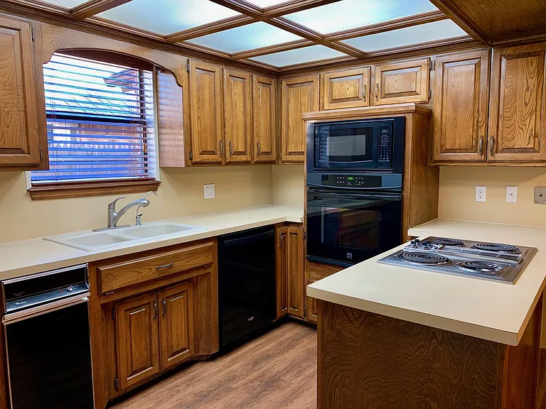 1419 Pickford Ln — Photo 15