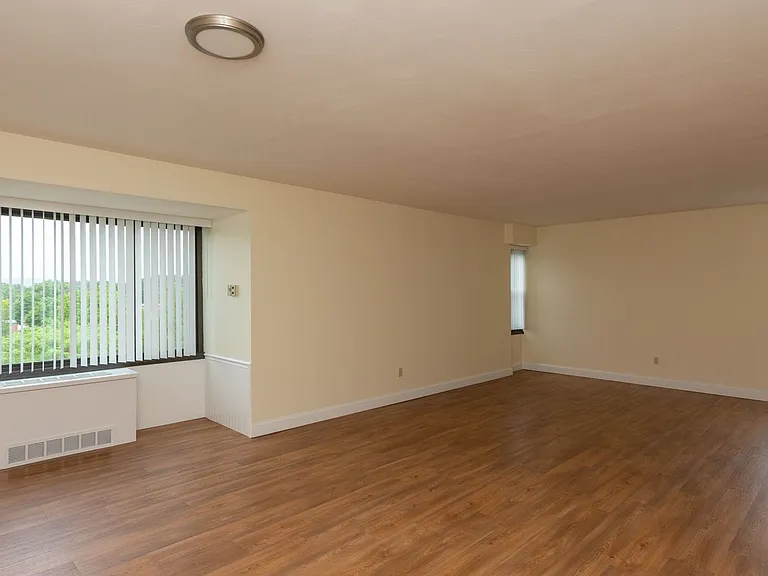 Lakewood Apartments — Photo 48